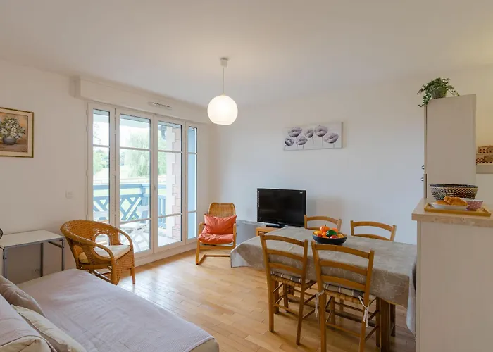 Apartment Les Coteaux By Interhome Deauville